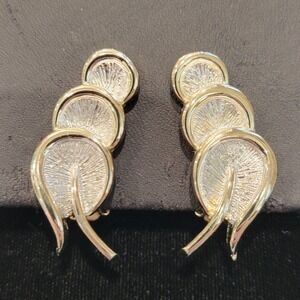 Vintage TARA Signed Light Gold Tone Floral Lily Pad Clip On Earrings